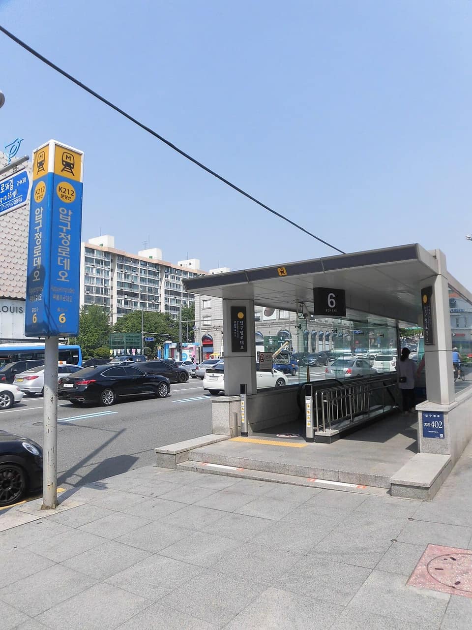Apgujeong Rodeo Station, Exit 6 (another view)