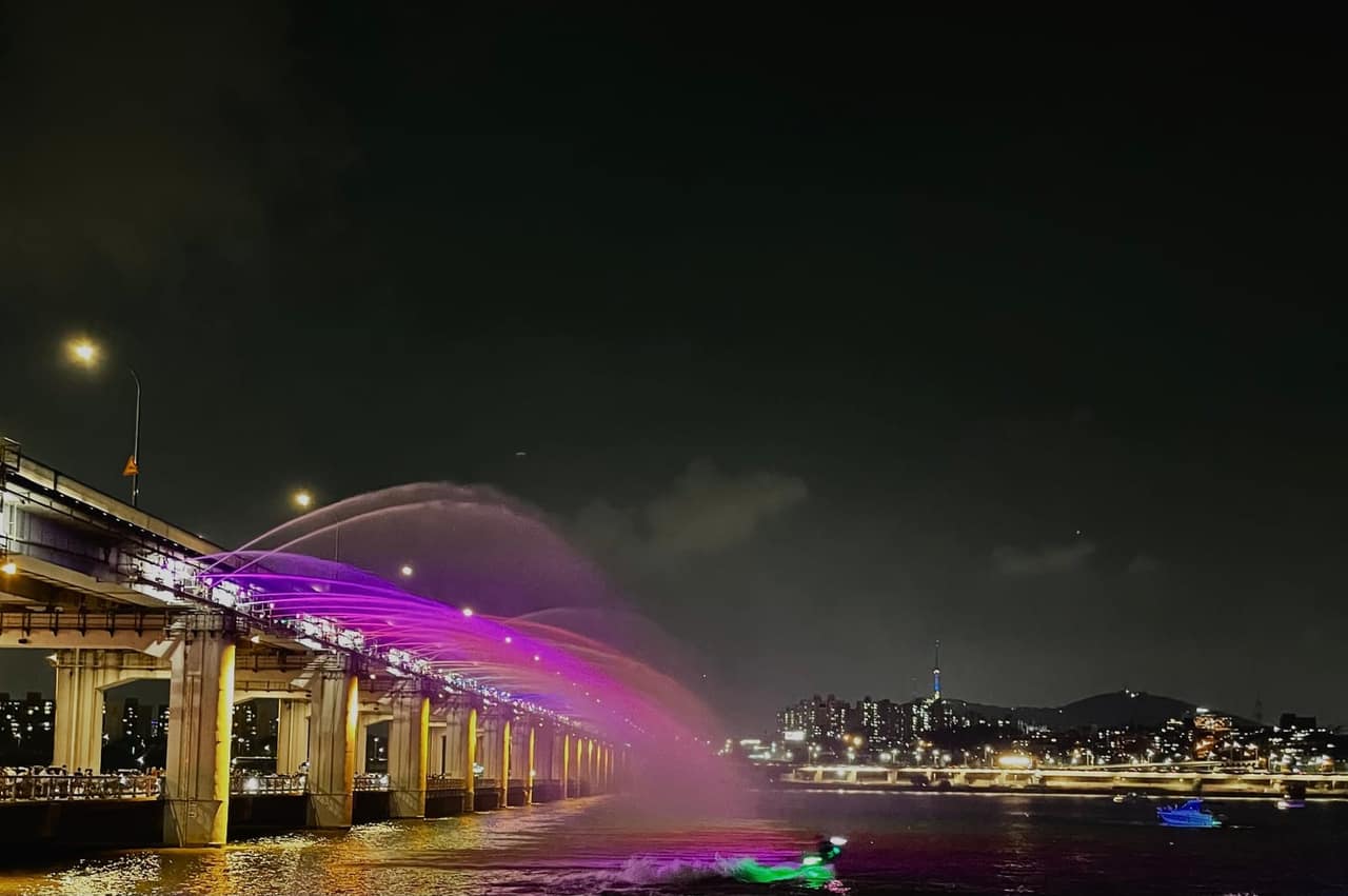 Banpo Moonlight Rainbow Fountain