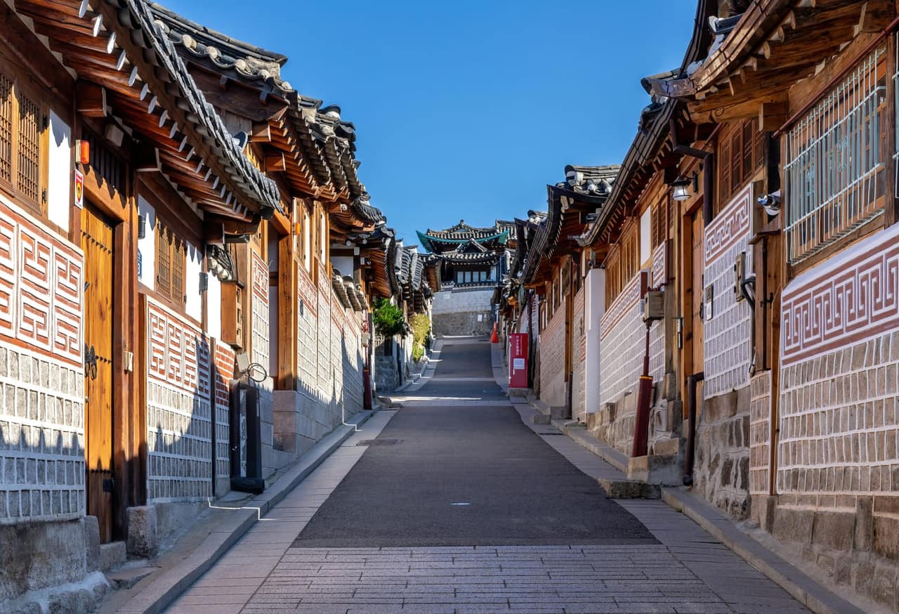 Hanok houses along Bukchon-ro 11-gil