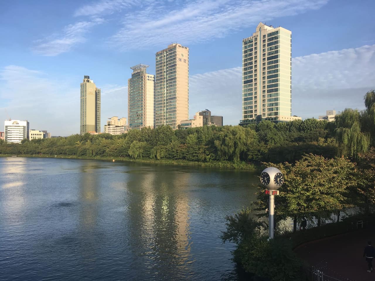 Seokchon Lake