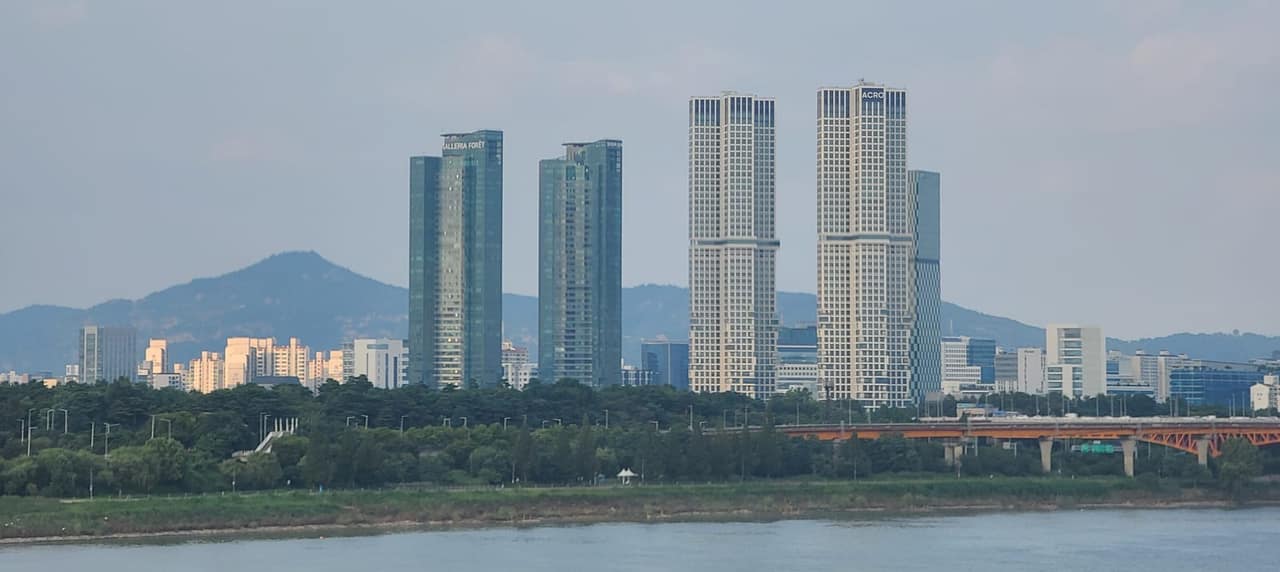 Seoul Forest seen from Dongho Bridge
